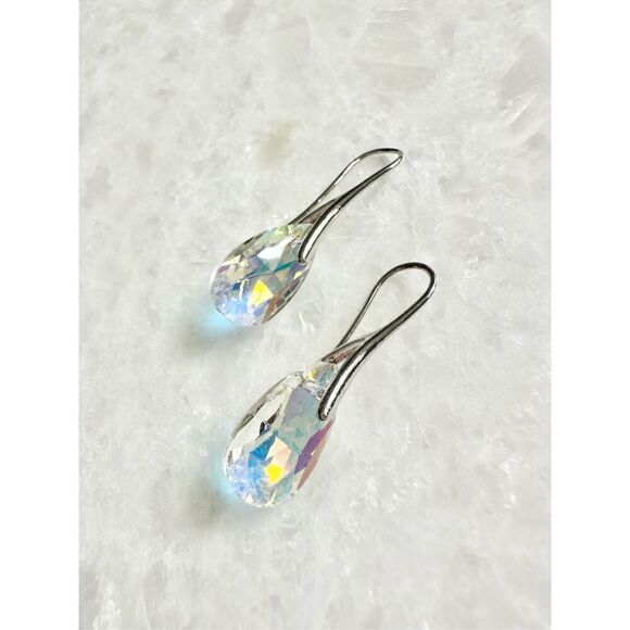 Iridescent super sparkly water teardrop earrings - Picture 3 of 5